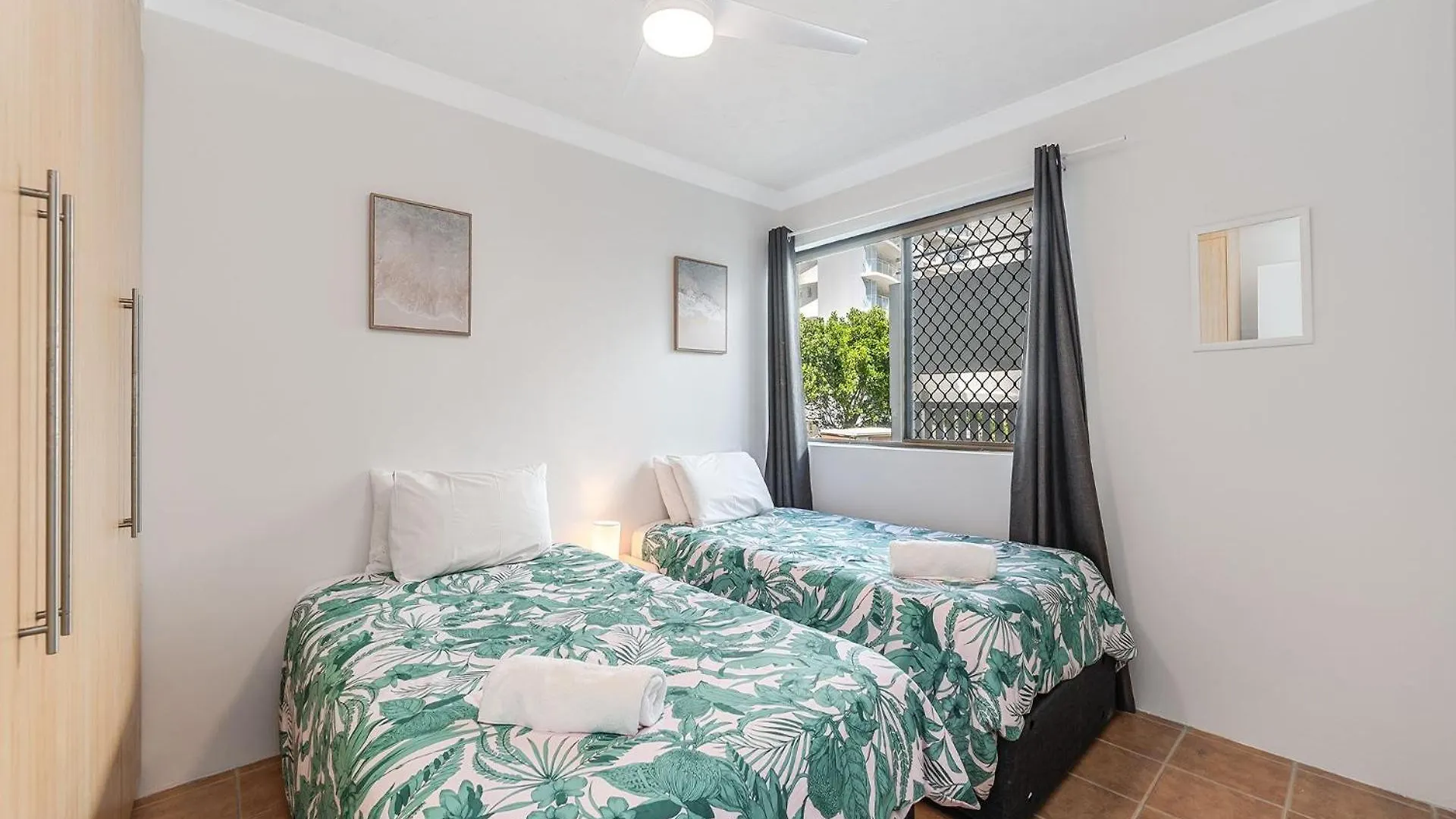 Surfside Six Unit 1 Bulcock Beach Qld Καλούντρα 0*,  Αυστραλία